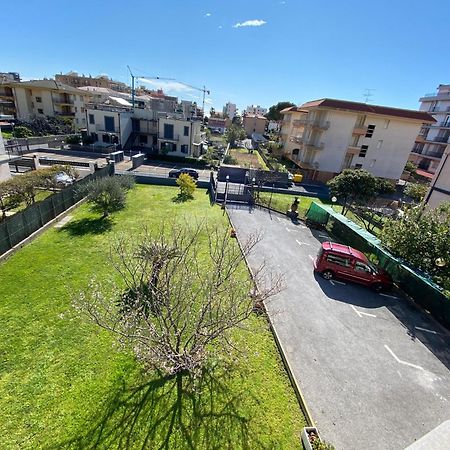 I Fiori Di Pietra Aparthotel Pietra Ligure Exterior foto