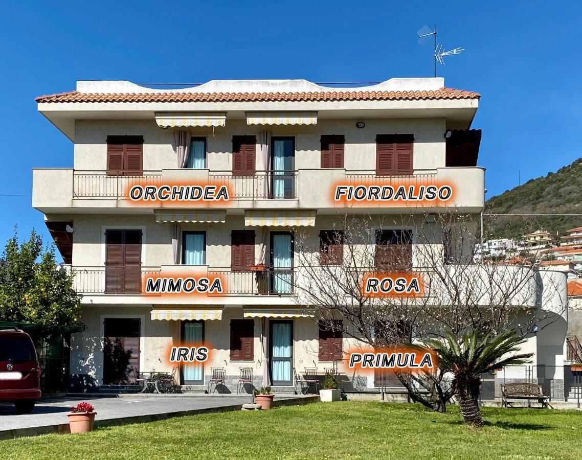I Fiori Di Pietra Aparthotel Pietra Ligure Exterior foto