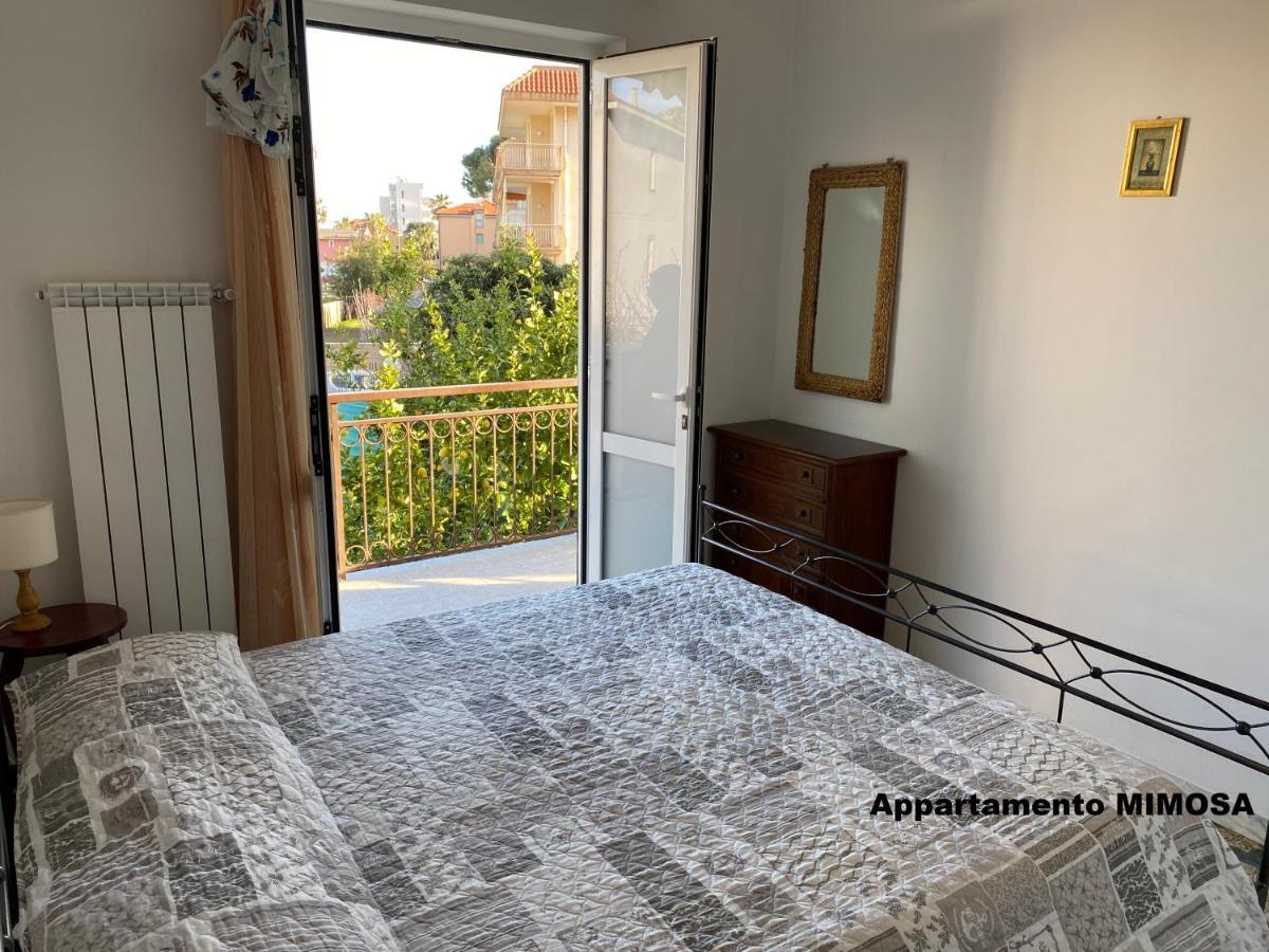 I Fiori Di Pietra Aparthotel Pietra Ligure Exterior foto