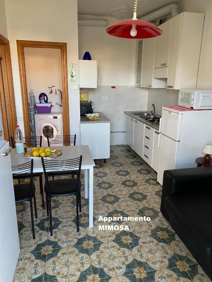 I Fiori Di Pietra Aparthotel Pietra Ligure Exterior foto